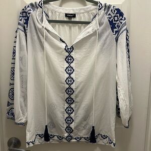 Tolani Frond and Frock embroidered blouse. EUC! Size XS. White/blue embroidery.